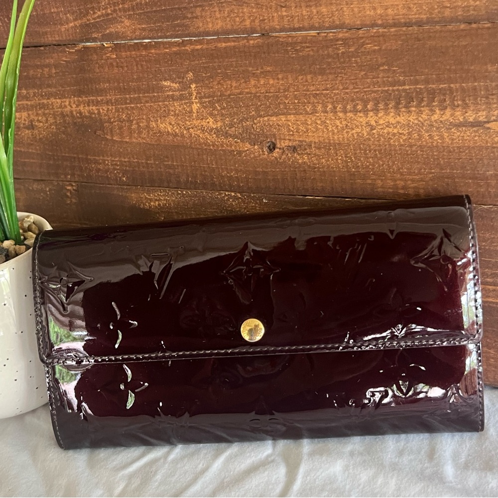 #061 LV VERNIS LONG WALLET